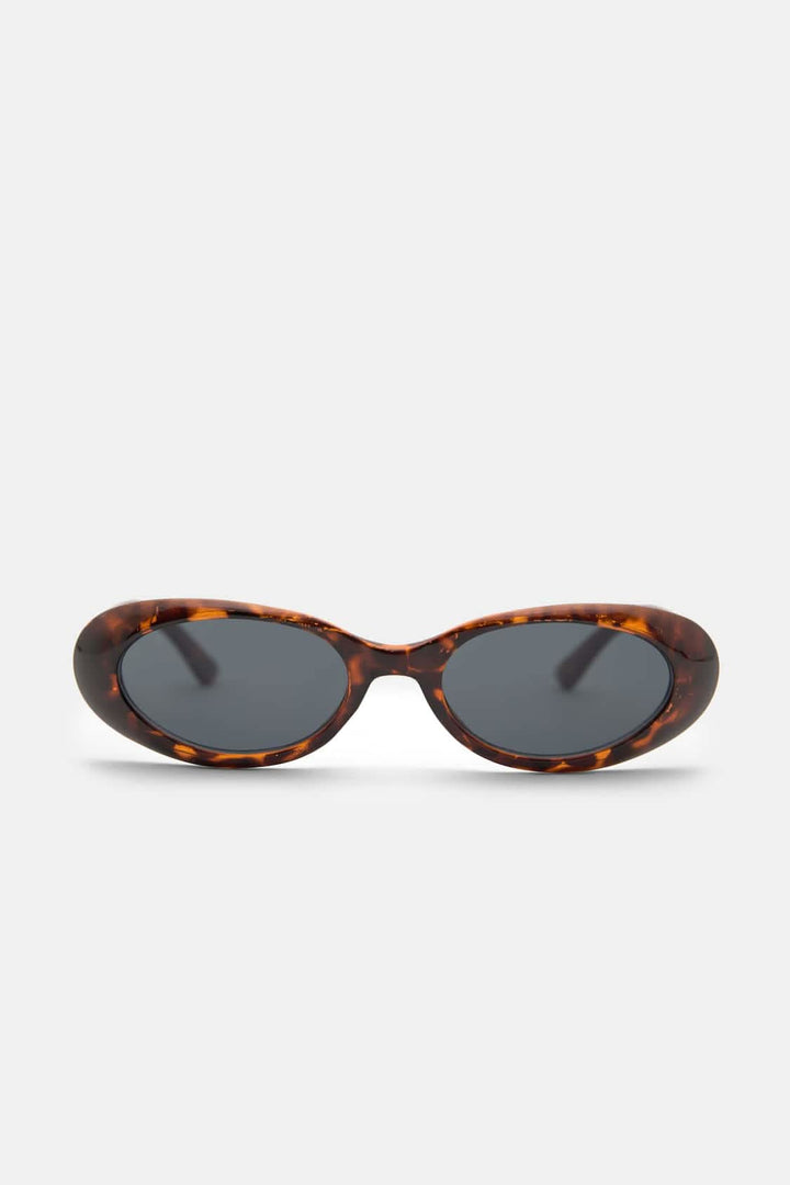 Occhiali da sole eleganti dal design retrò